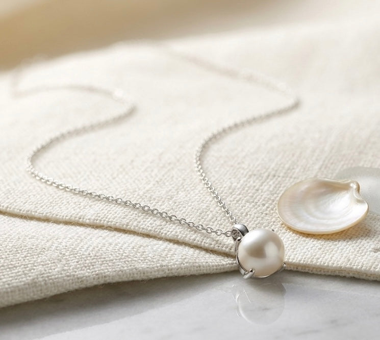 Classic Round White Freshwater Pearl Necklace in 925 Silver