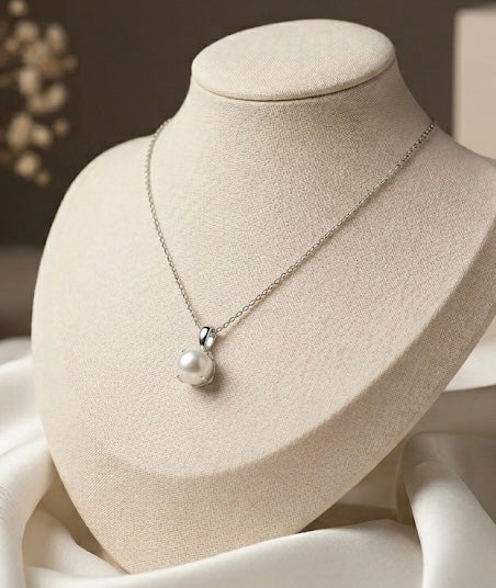 Classic Round White Freshwater Pearl Necklace in 925 Silver