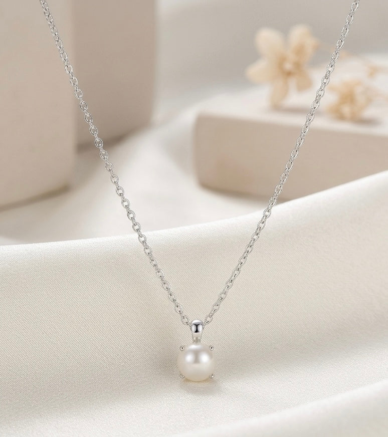 Classic Round White Freshwater Pearl Necklace in 925 Silver